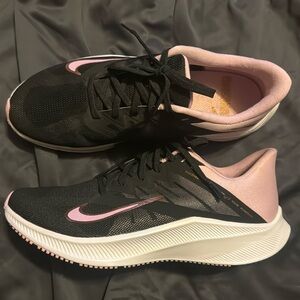 Sz 9 Women’s Nike Running shoes